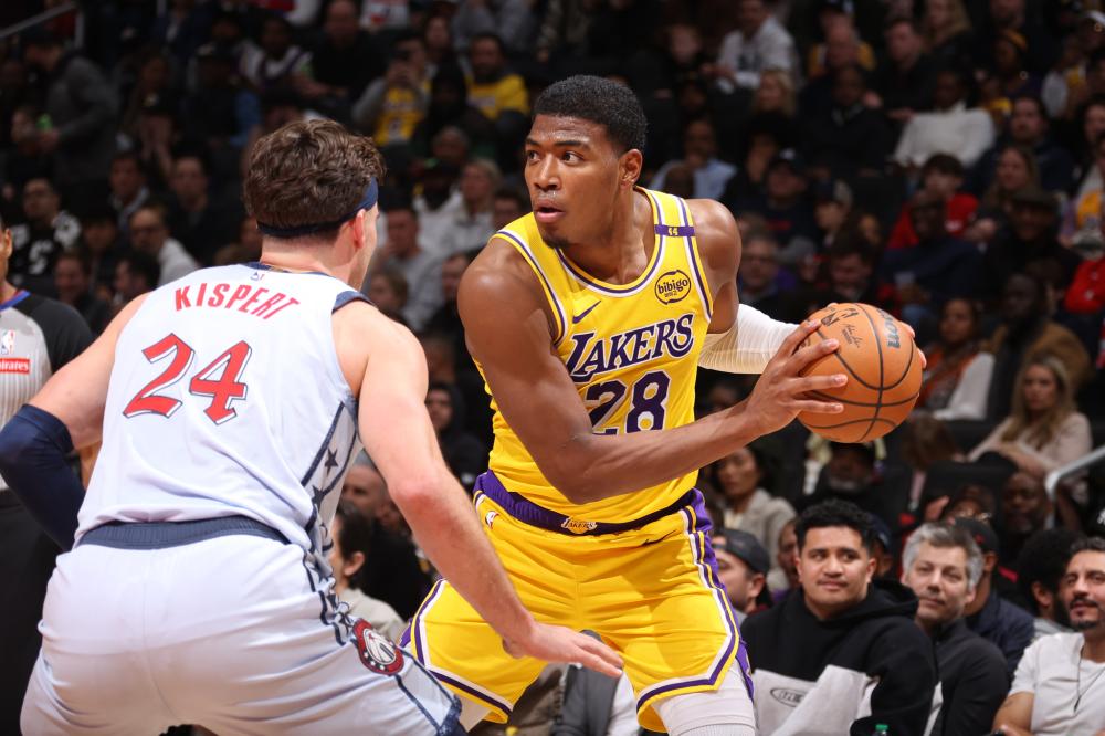 效力多年 效力多年