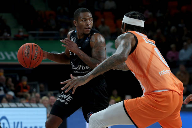 他不再一味 他不再一味