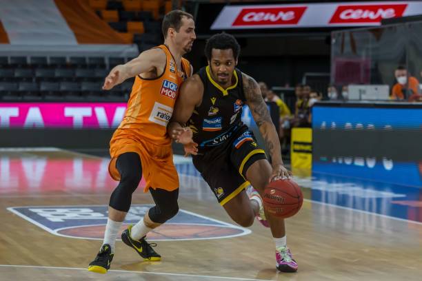 在他带领下 在他带领下