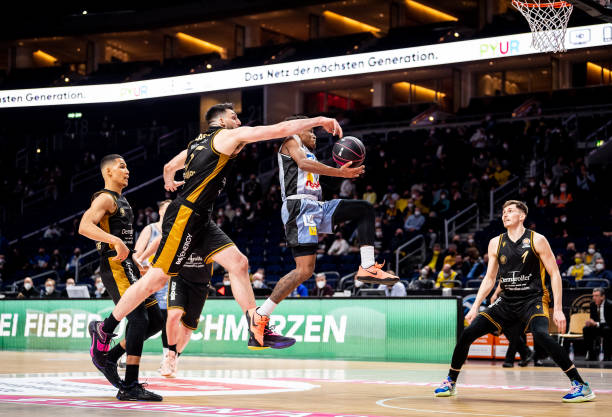 超赛场的悬 超赛场的悬