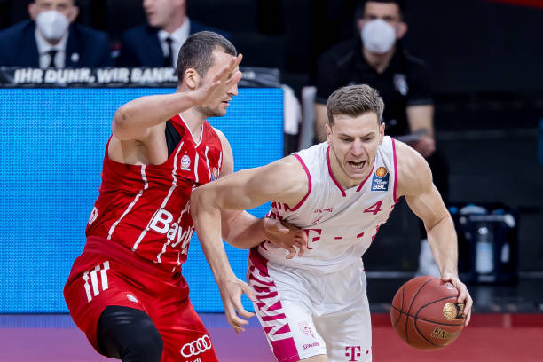 边锋与穆尼 边锋与穆尼