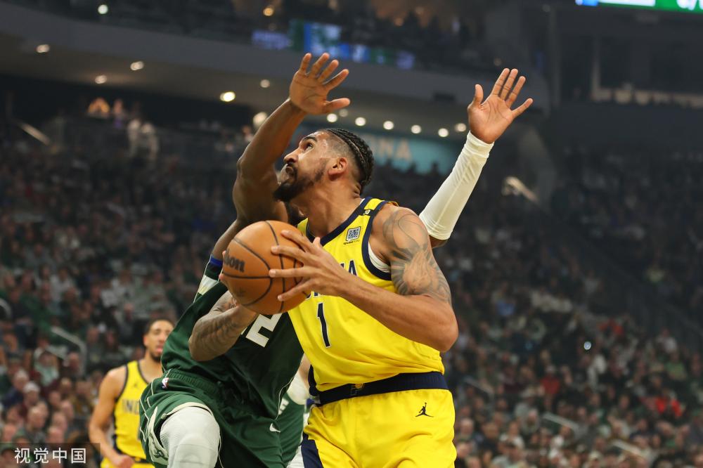 在众人瞩目 在众人瞩目